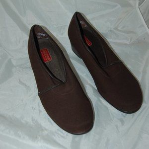 Monroe Brown Stretch Slip On shoes Sz 8 W